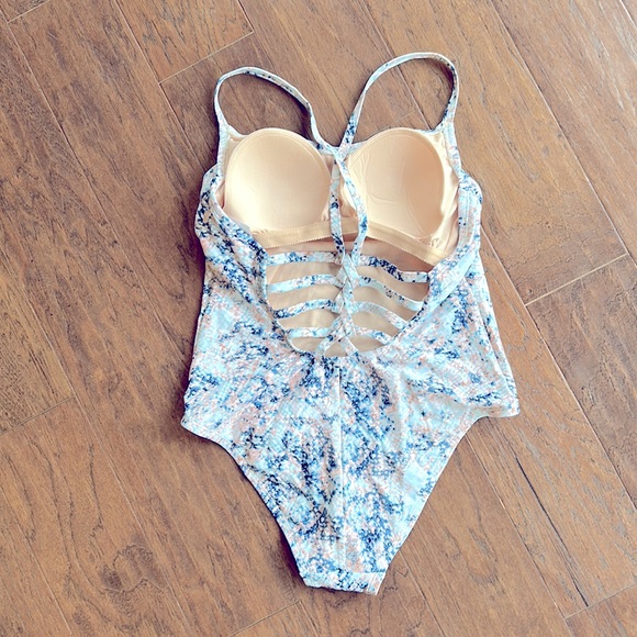 Kona Sol Knot Back Modern One-piece - Picture 3 of 6